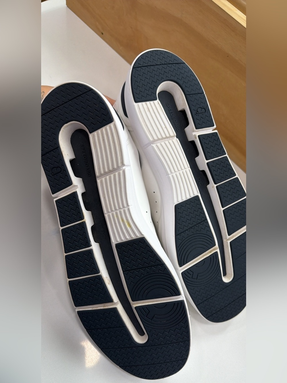 On Running Men's Roger Advantage Sneakers - White and Navy - Picture 7 of 8